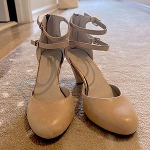 Tan leather heel with zipper back and side buckles.